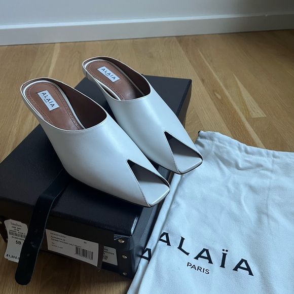 Alaia Shoes - BNWT Alaia Spike 55 Leather Peep-Toe Mules in White Size 38